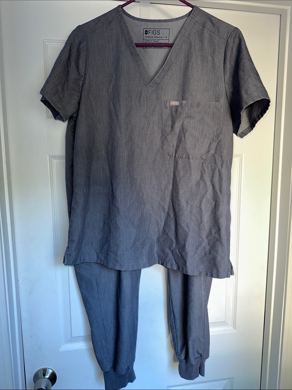 Figs Men's Gray Jogger Scrub Pants & Top Set - Charcoal Gray